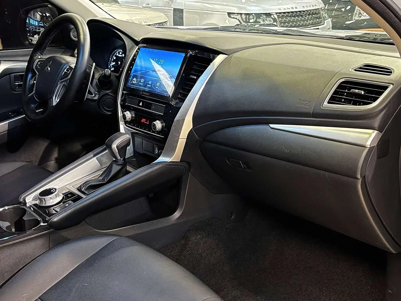 Mitsubishi Pajero Sport 2022 — Photo 16/20