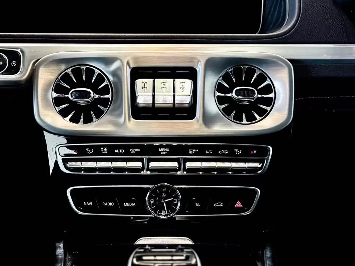 Mercedes-Benz G-Class 2023 — Фото 6/17