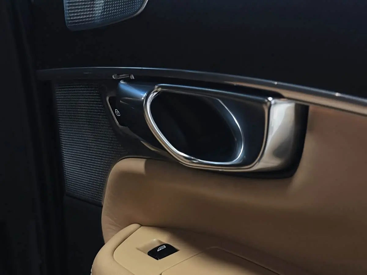 Volvo XC90 2018 — Photo 10/17