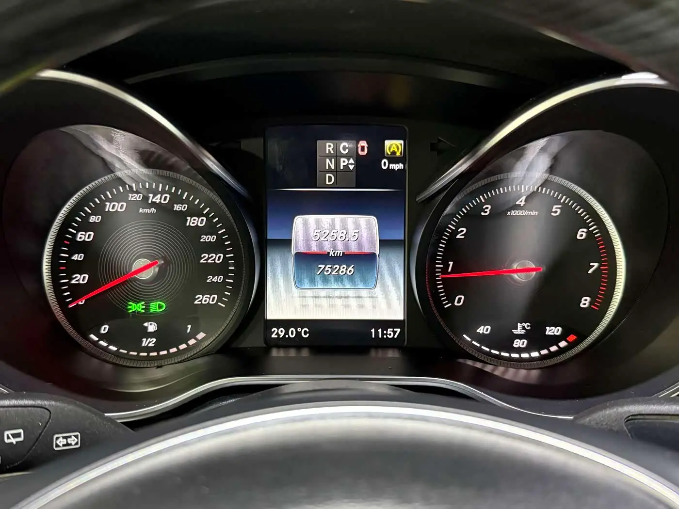 Mercedes-Benz V-Class 2020 — Photo 13/20