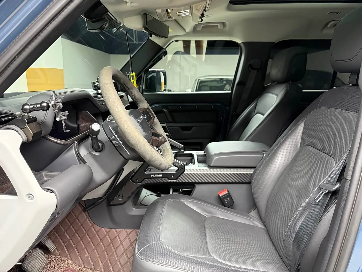 Land Rover Defender 2022 — Фото 8/20