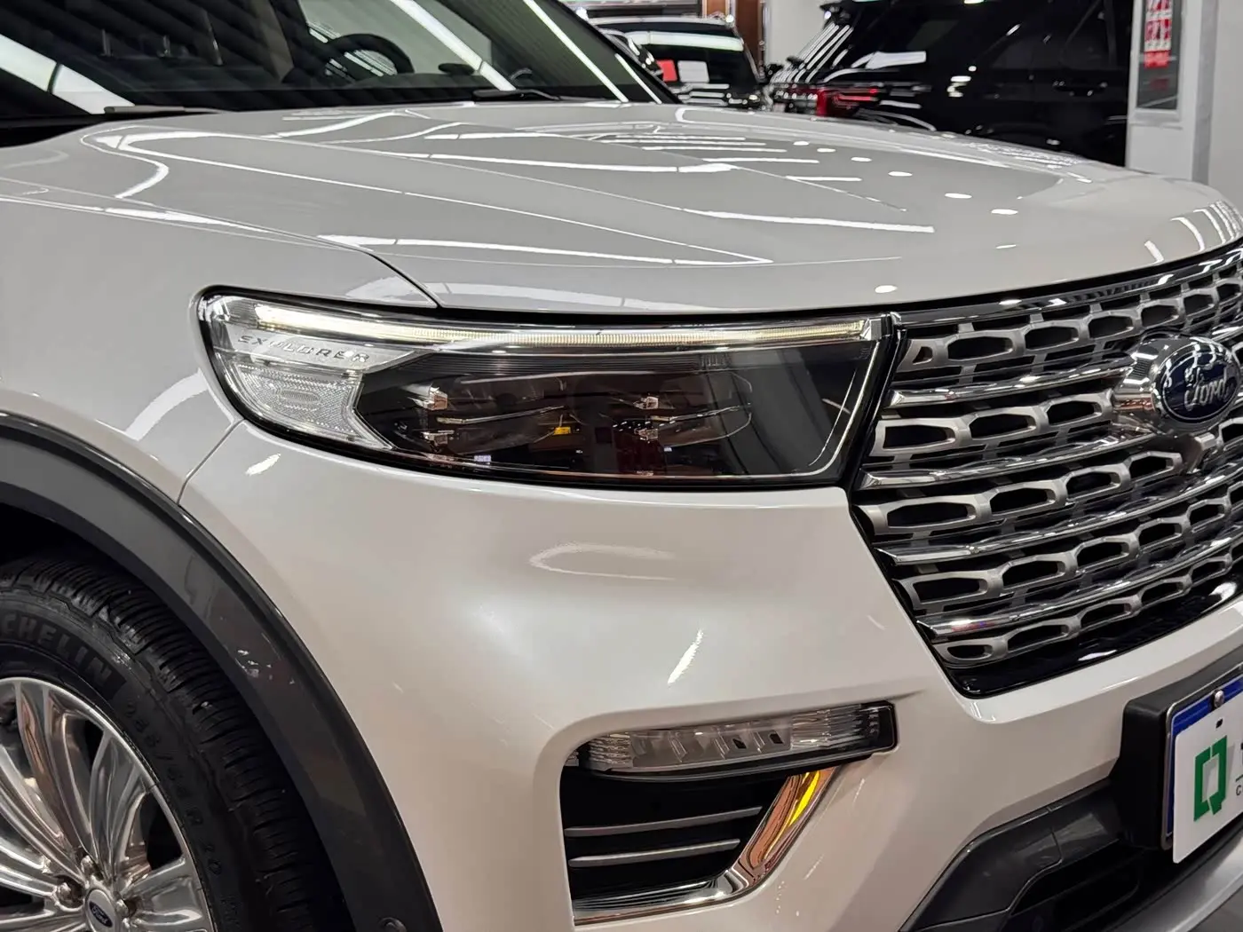 Ford Explorer 2021 — Photo 13/14