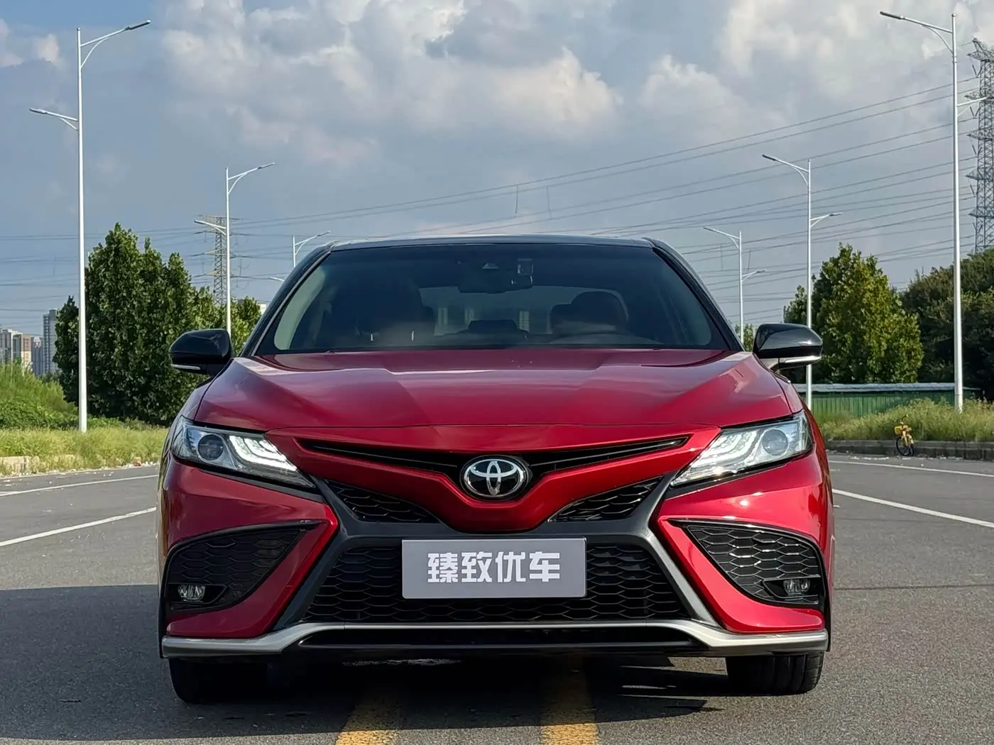 Toyota Camry 2021 — Фото 2/20