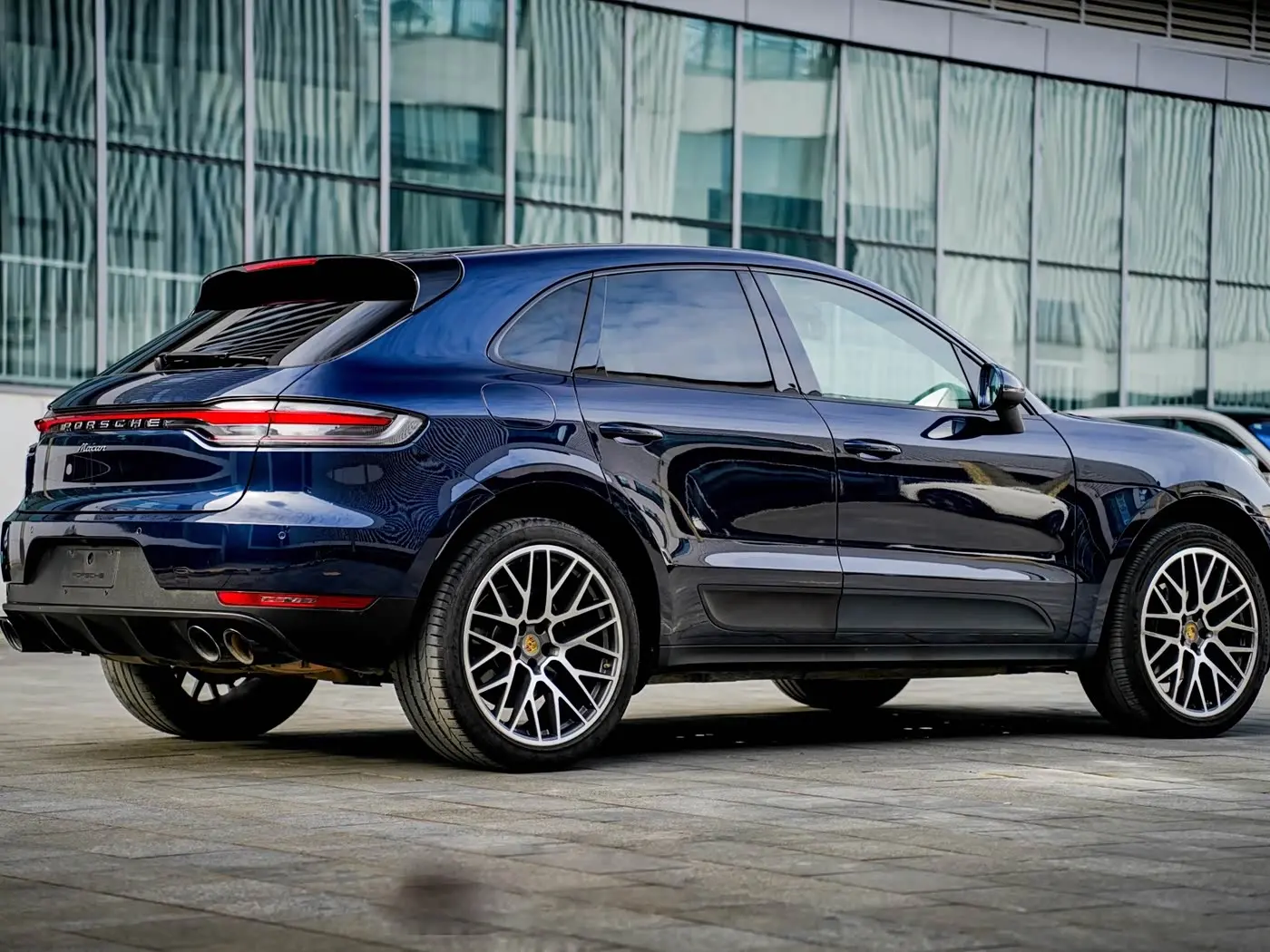 Porsche Macan 2021 — Фото 19/20