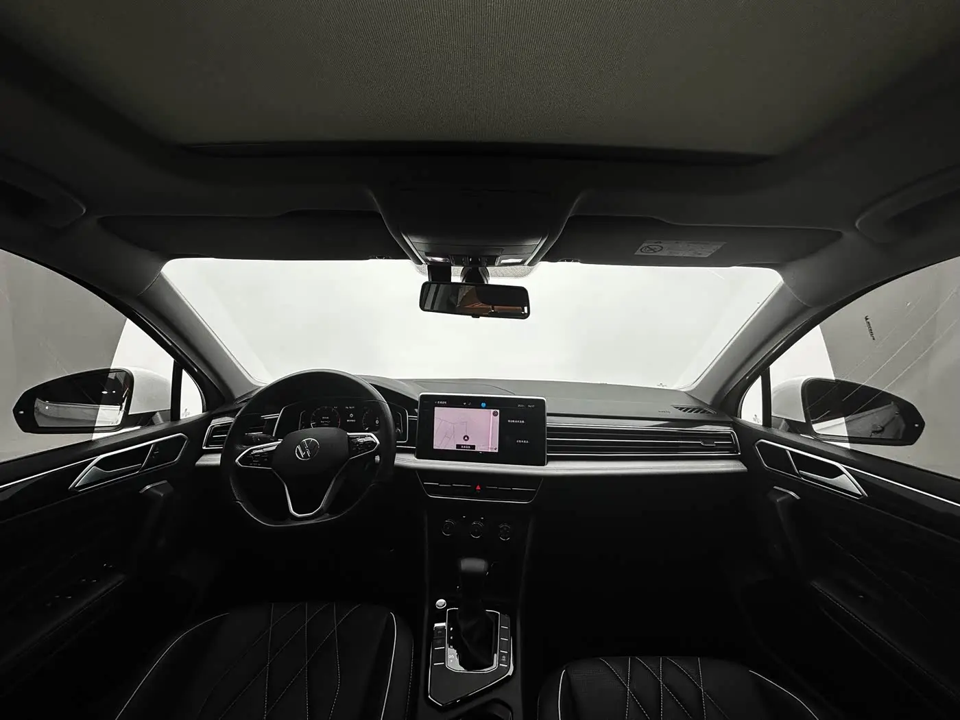 Volkswagen Tiguan L 2022 — Фото 11/20