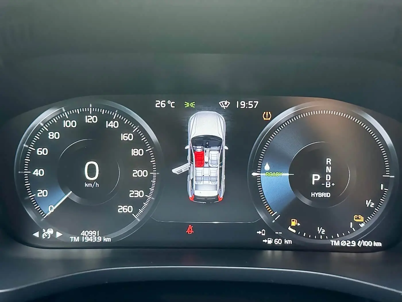 Volvo XC60 Plug-in Hybrid 2020 — Фото 13/14
