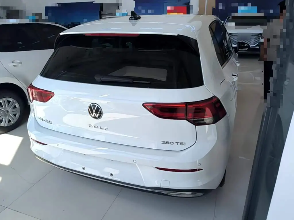 Volkswagen Golf 2024 — Photo 7/20