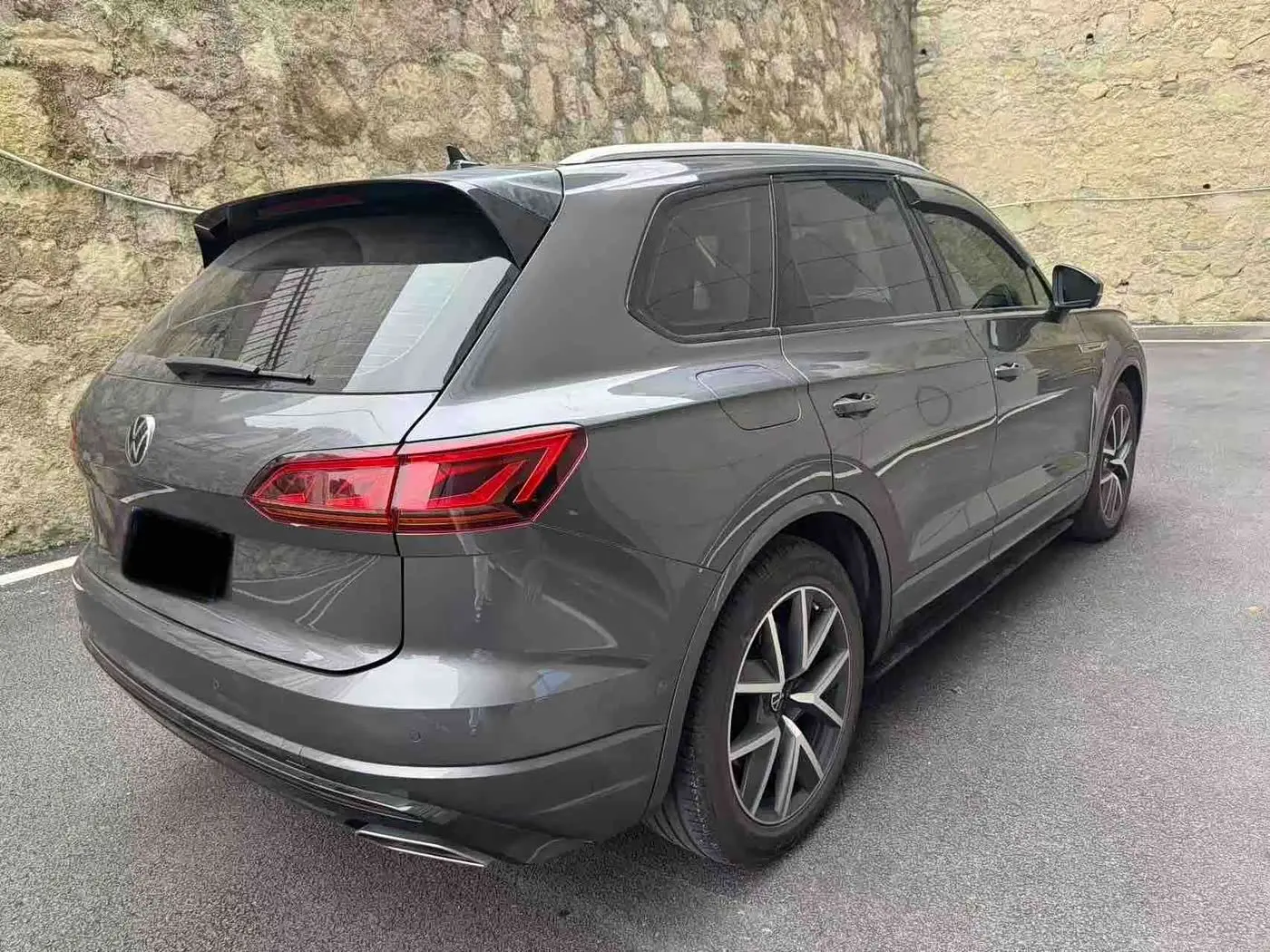 Volkswagen Touareg 2021 — Photo 2/8