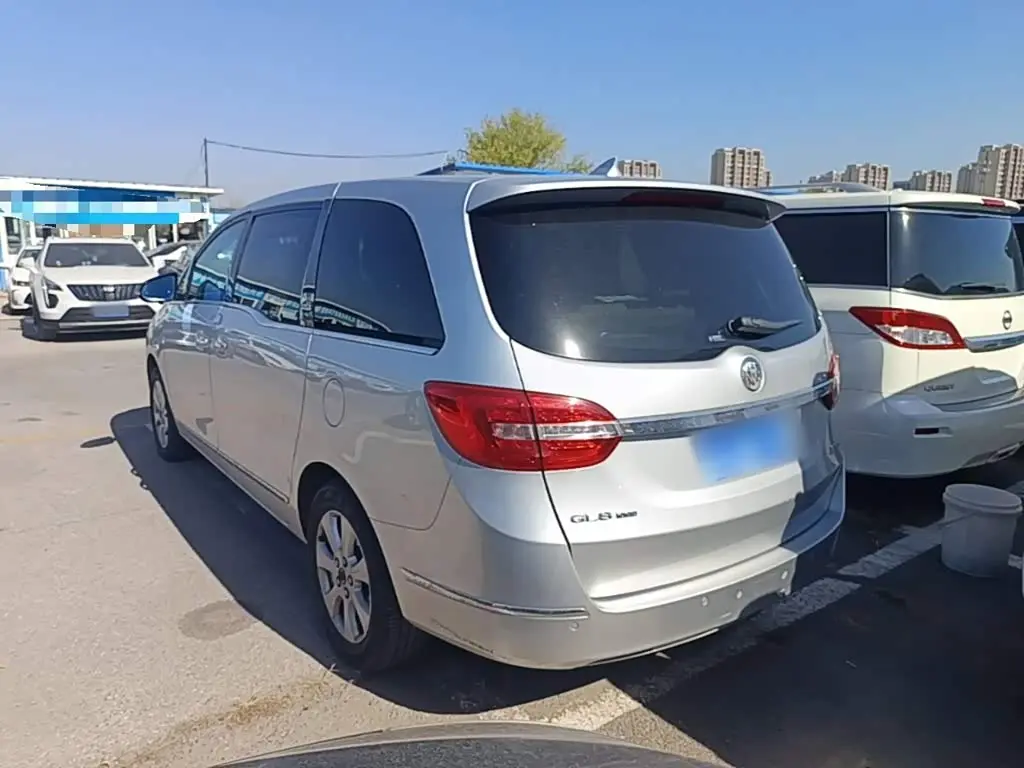 Buick GL8 2016 — Photo 4/19
