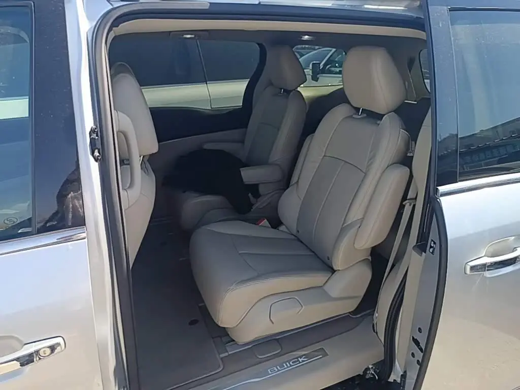 Buick GL8 2016 — Photo 16/19