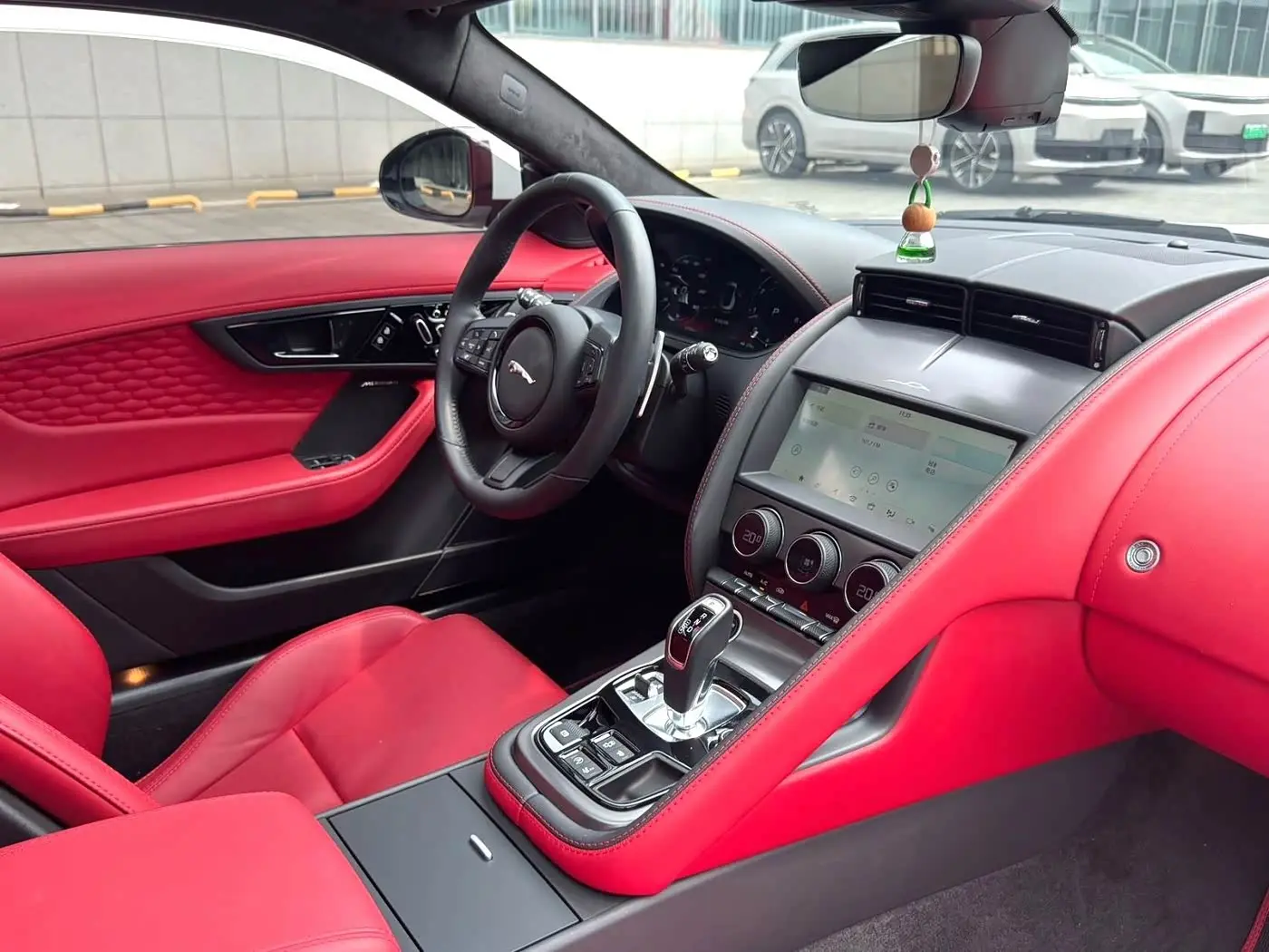 Jaguar F-TYPE 2023 — Фото 5/12