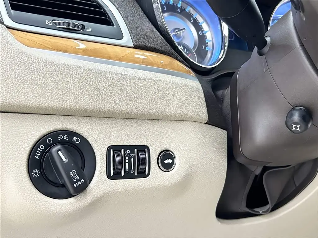 Chrysler 300C 2015 — Şəkil 20/20