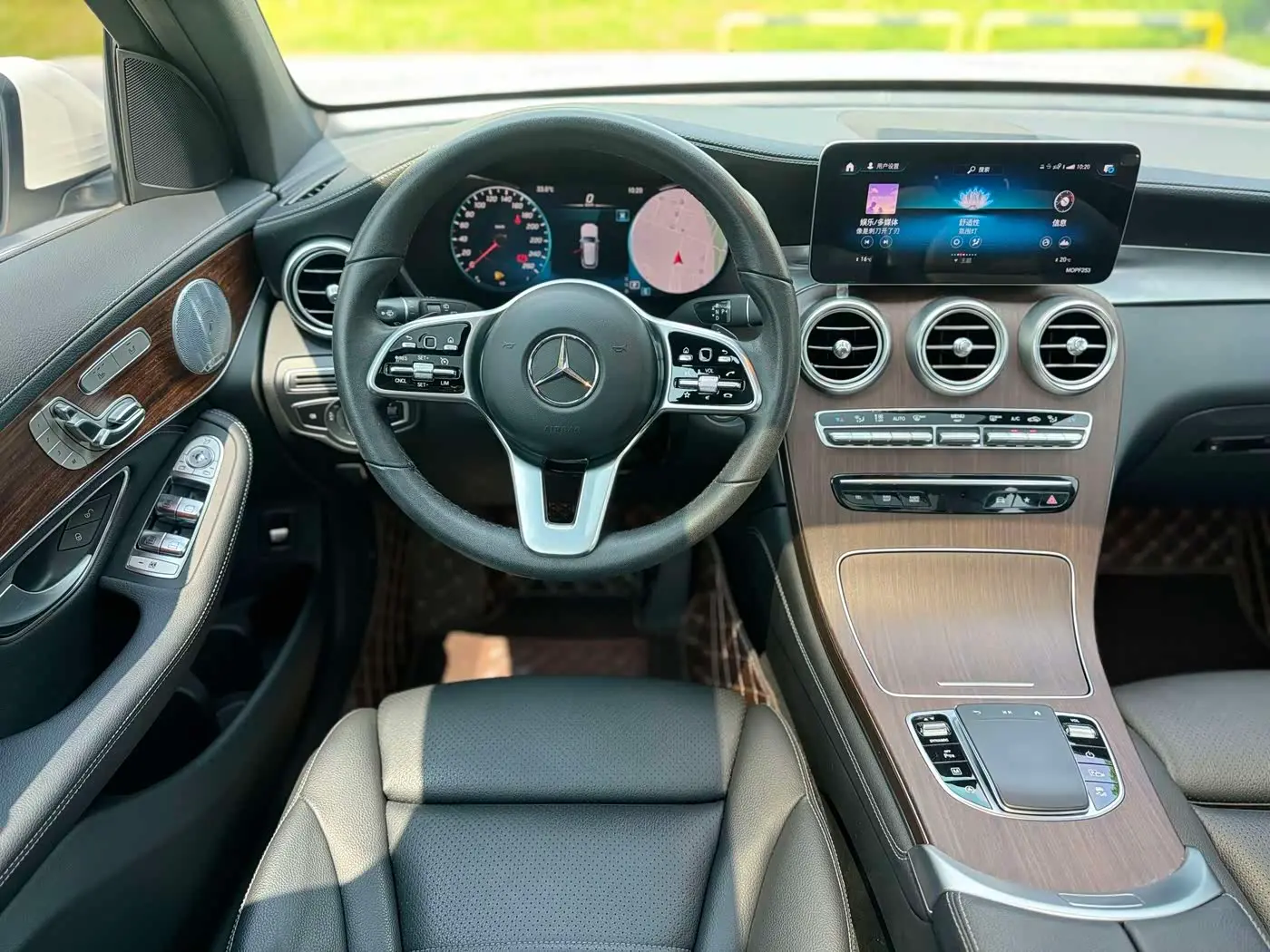 Mercedes-Benz GLC 2020 — Photo 7/13