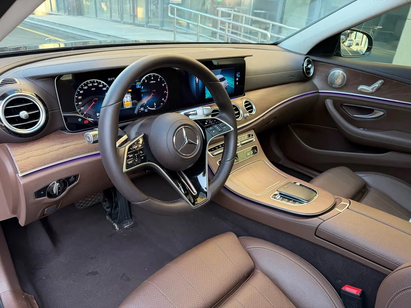 Mercedes-Benz E-Class 2023 — Photo 9/9