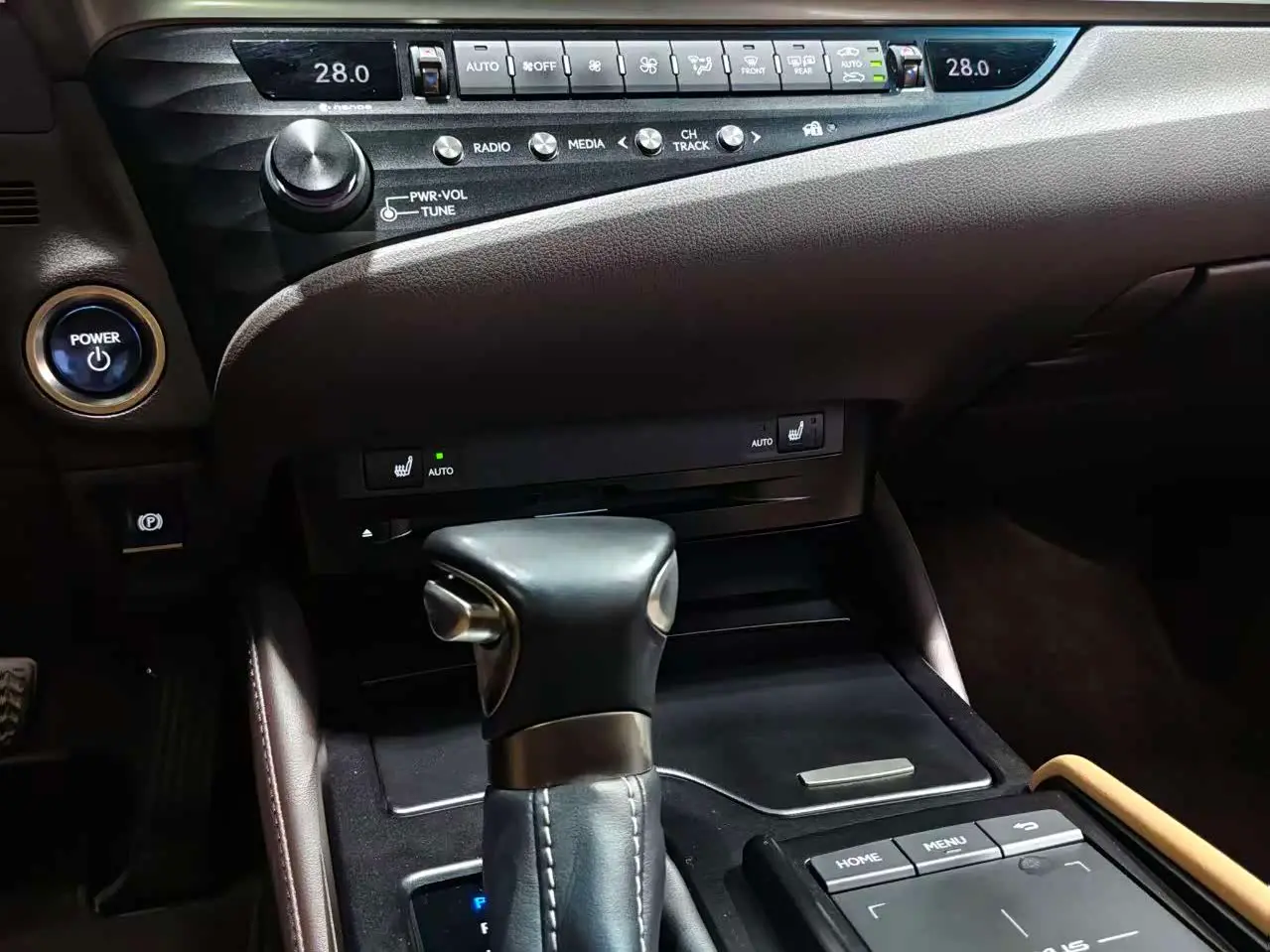 Lexus ES 2020 — Фото 9/13