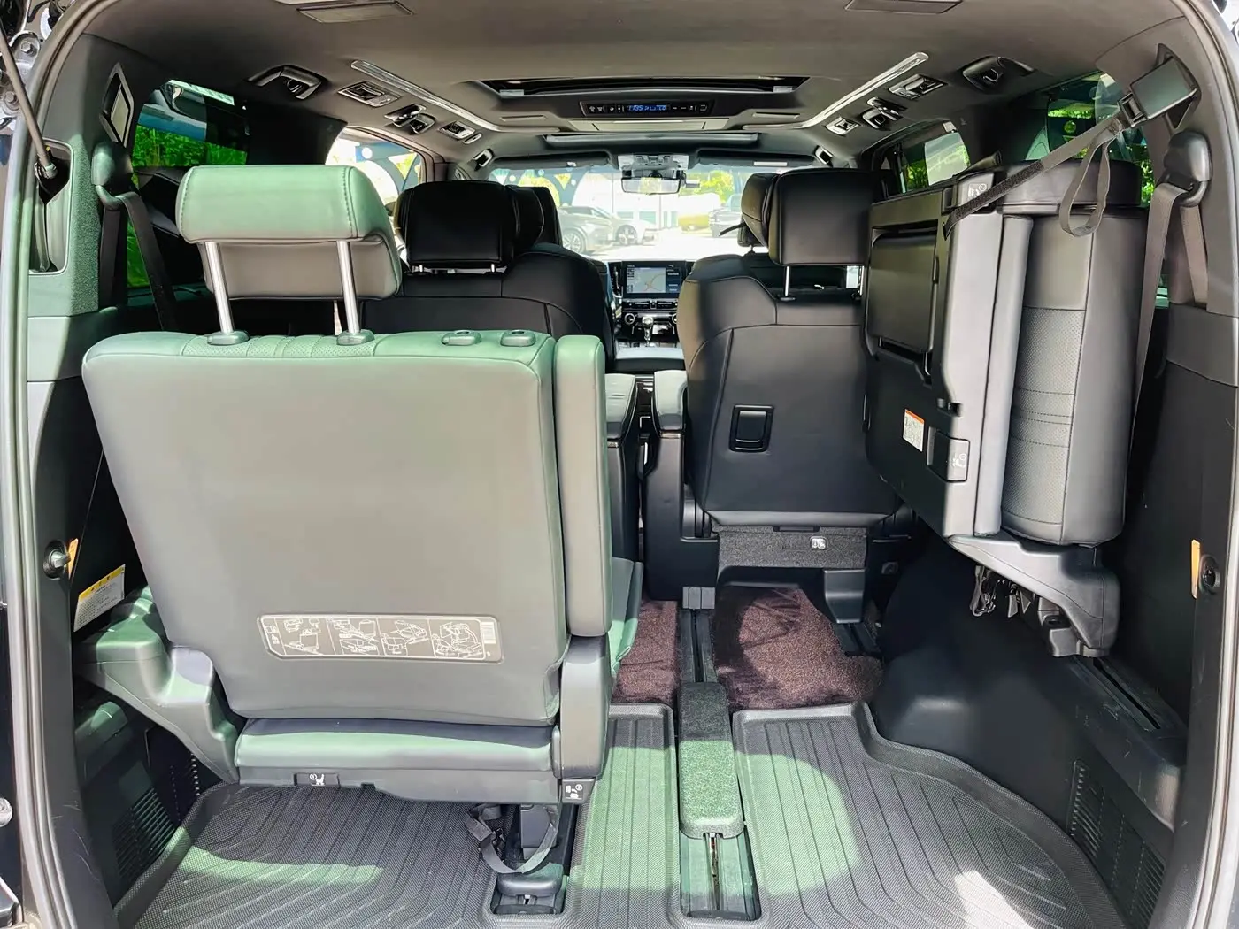 Toyota Alphard 2021 — Фото 19/20