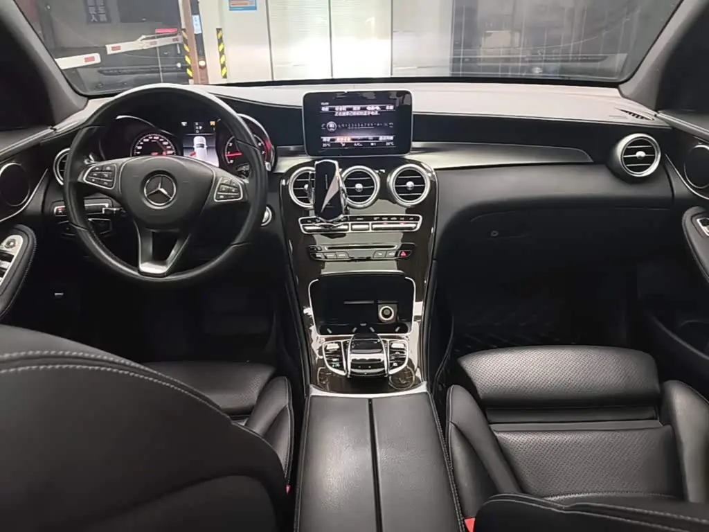 Mercedes-Benz GLC 2018 — Фото 10/20