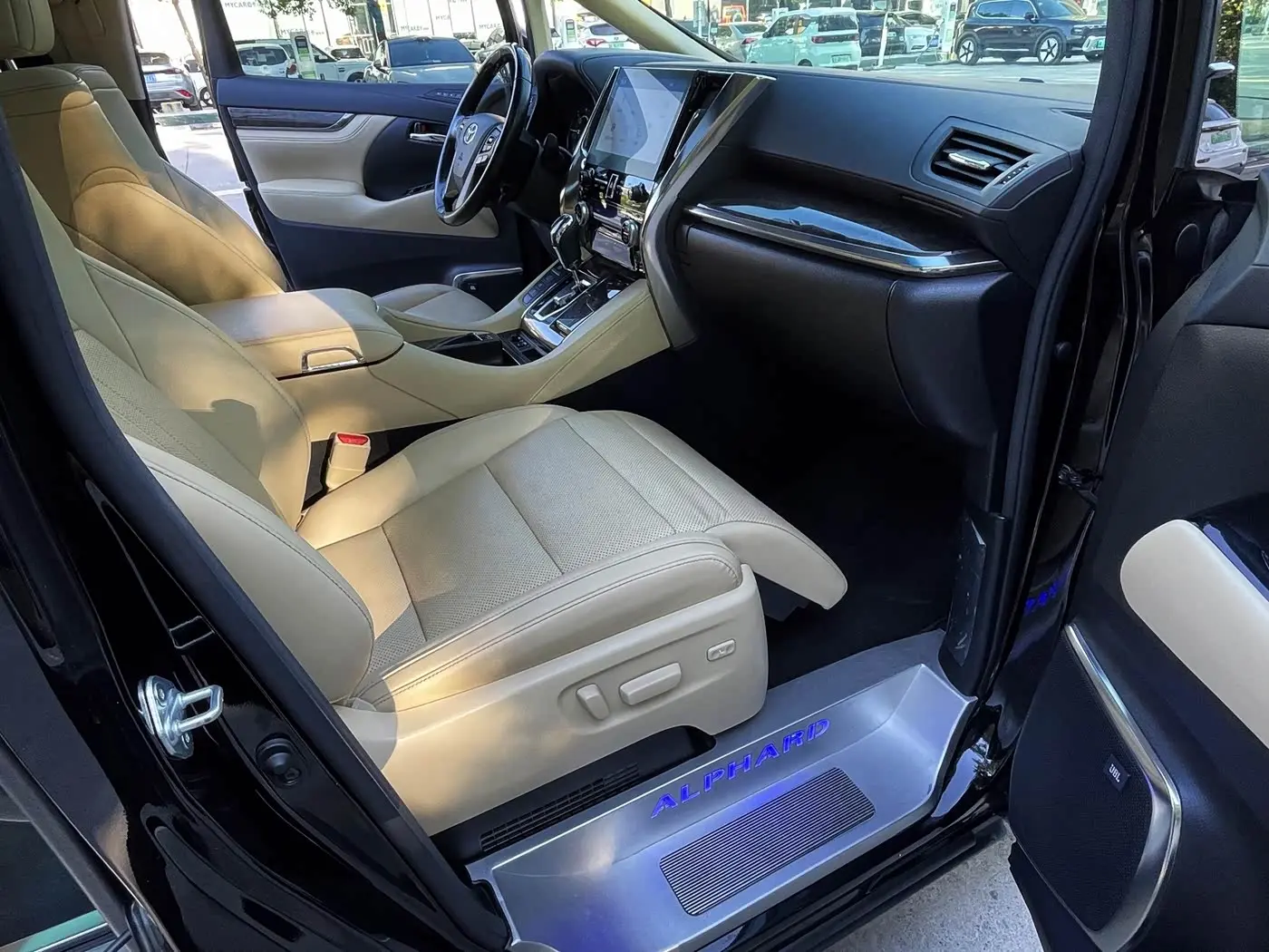 Toyota Alphard 2021 — Photo 17/20