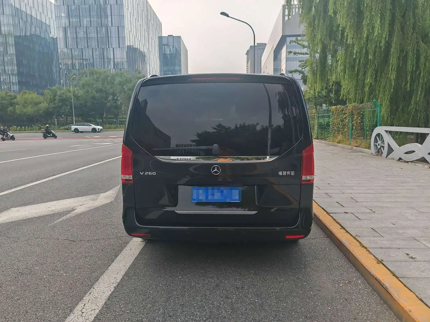 Mercedes-Benz V-Class 2023 — Photo 5/20