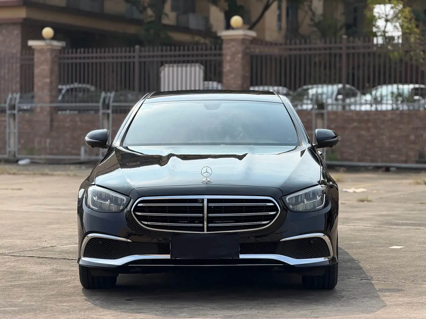 Mercedes-Benz E-Class 2021 — Photo 1/15