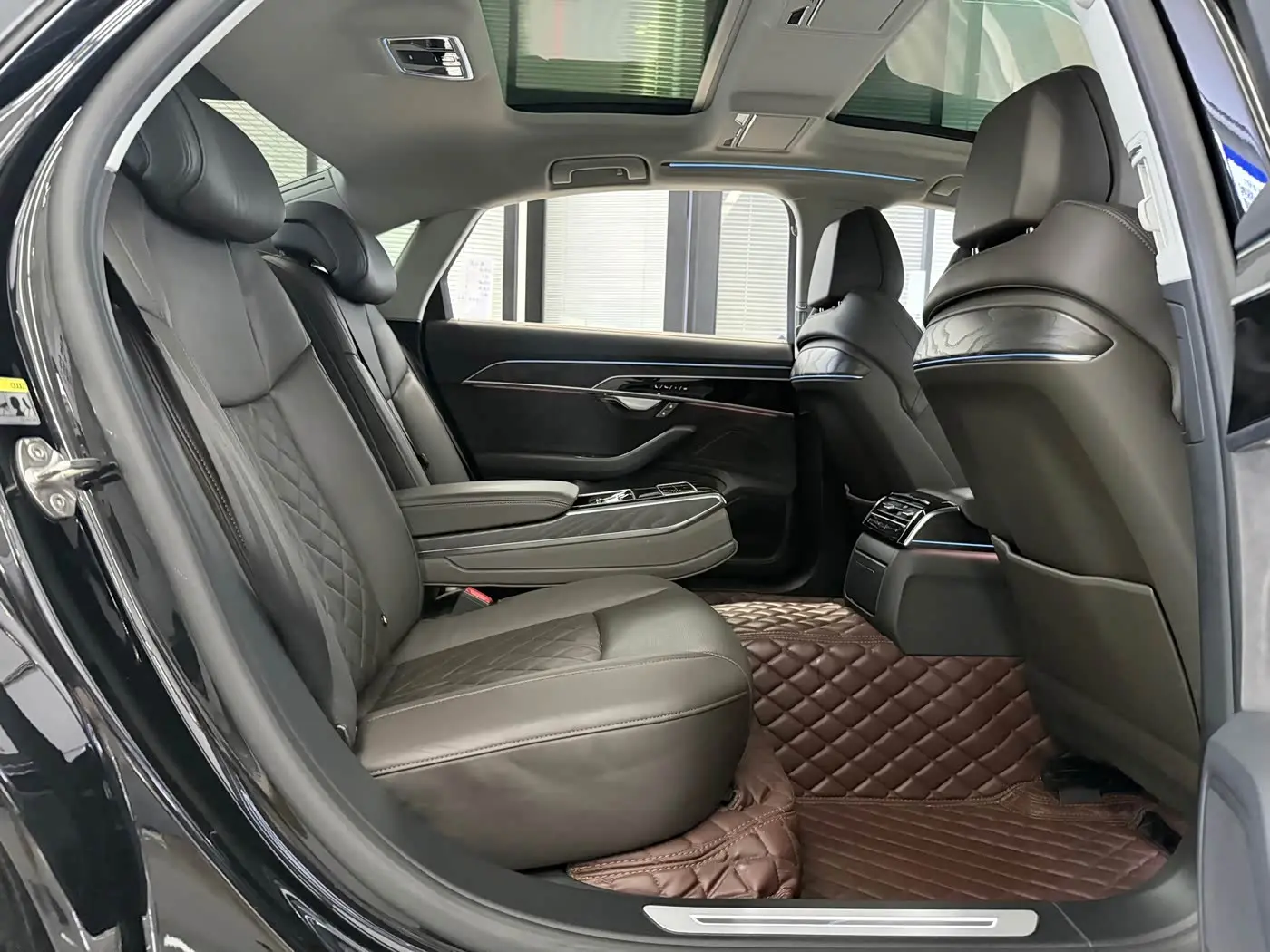 Audi A8 2021 — Photo 10/17