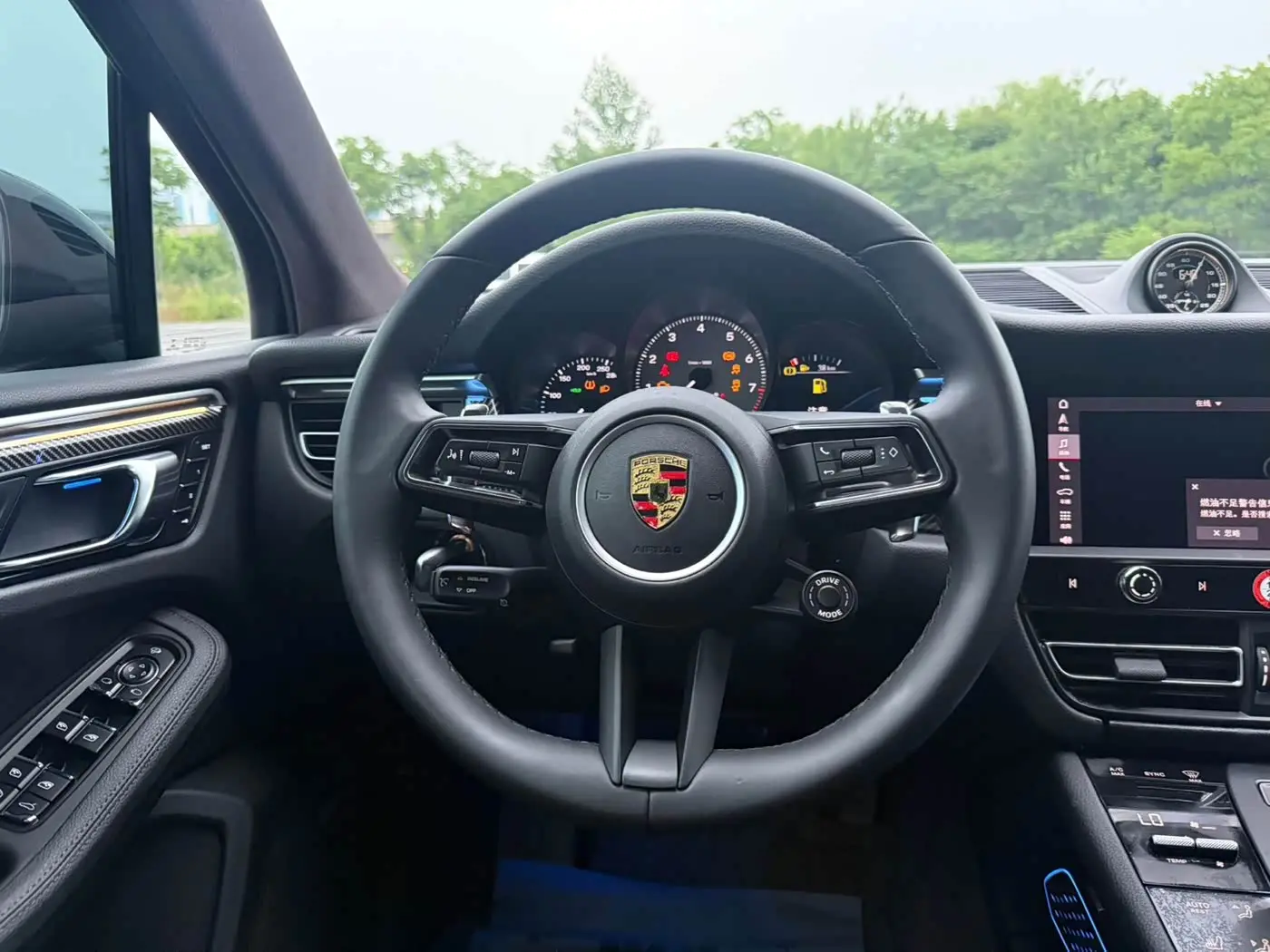 Porsche Macan 2022 — Фото 15/16