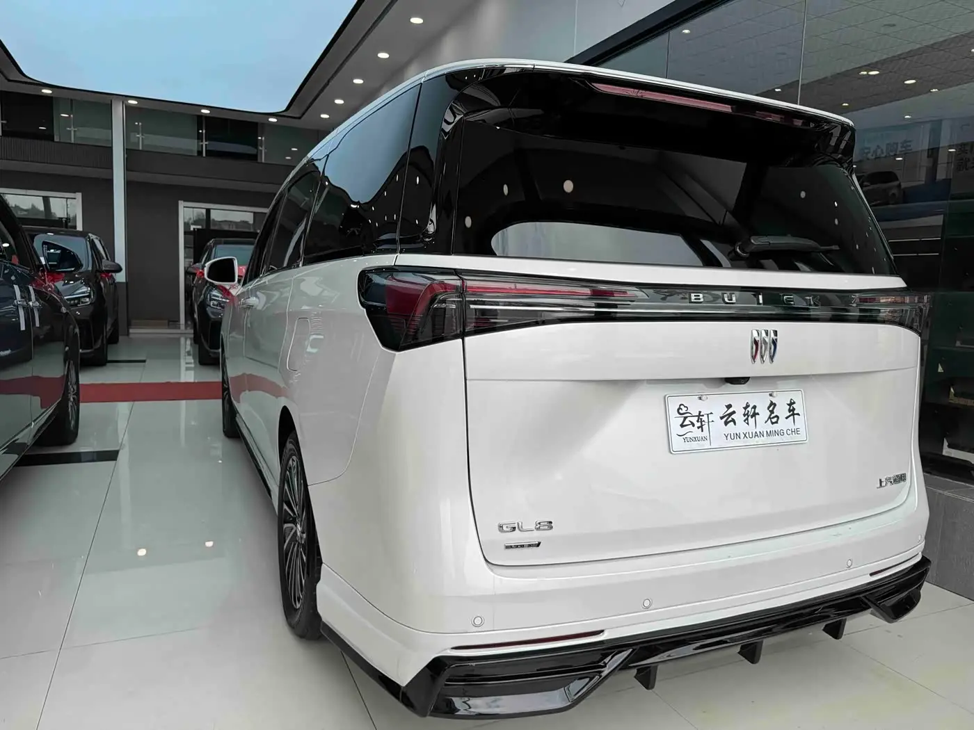 Buick GL8 New Energy 2025 — Фото 11/13