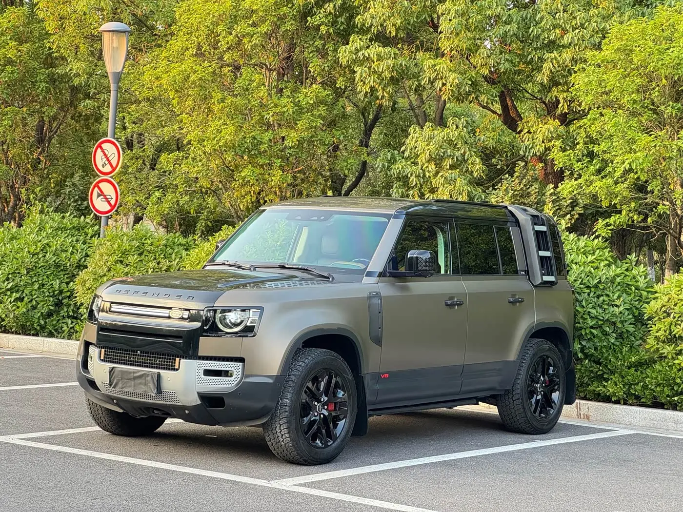 Land Rover Defender 2020 — Фото 1/10