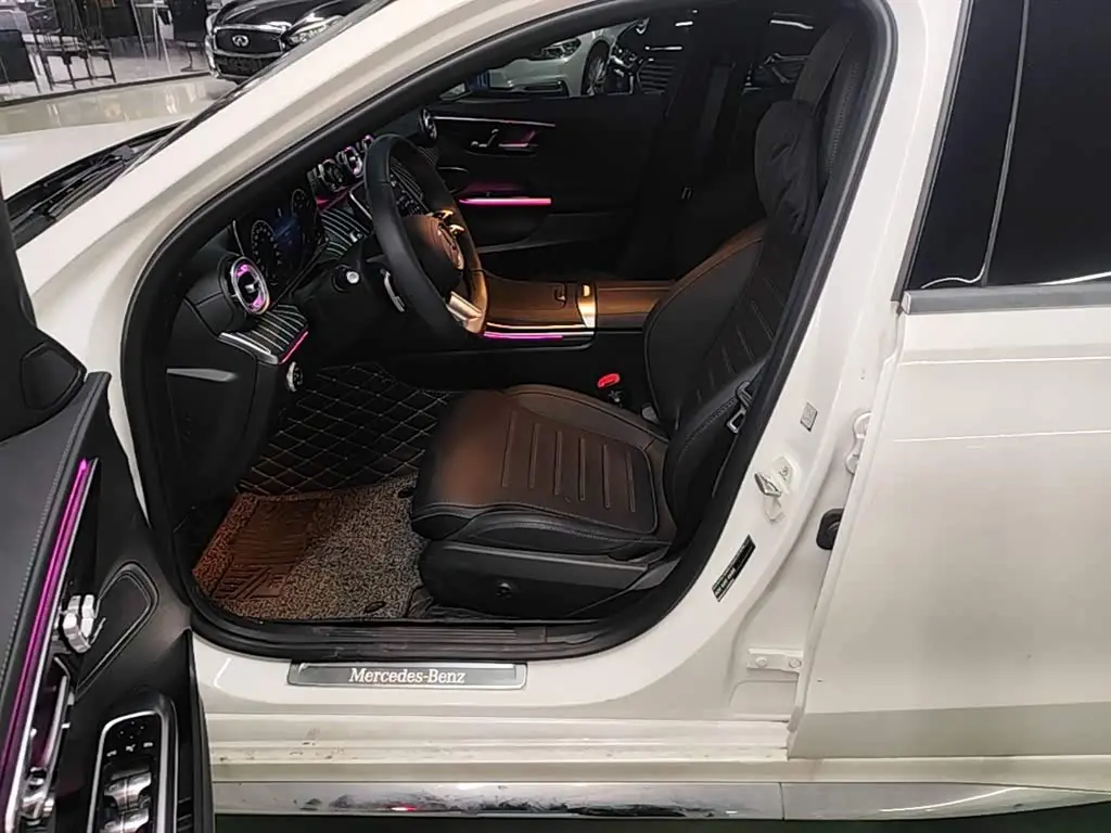 Mercedes-Benz C-Class 2025 — Фото 14/19