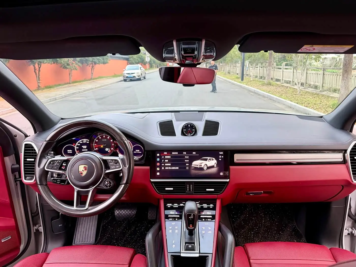 Porsche Cayenne 2023 — Photo 12/20