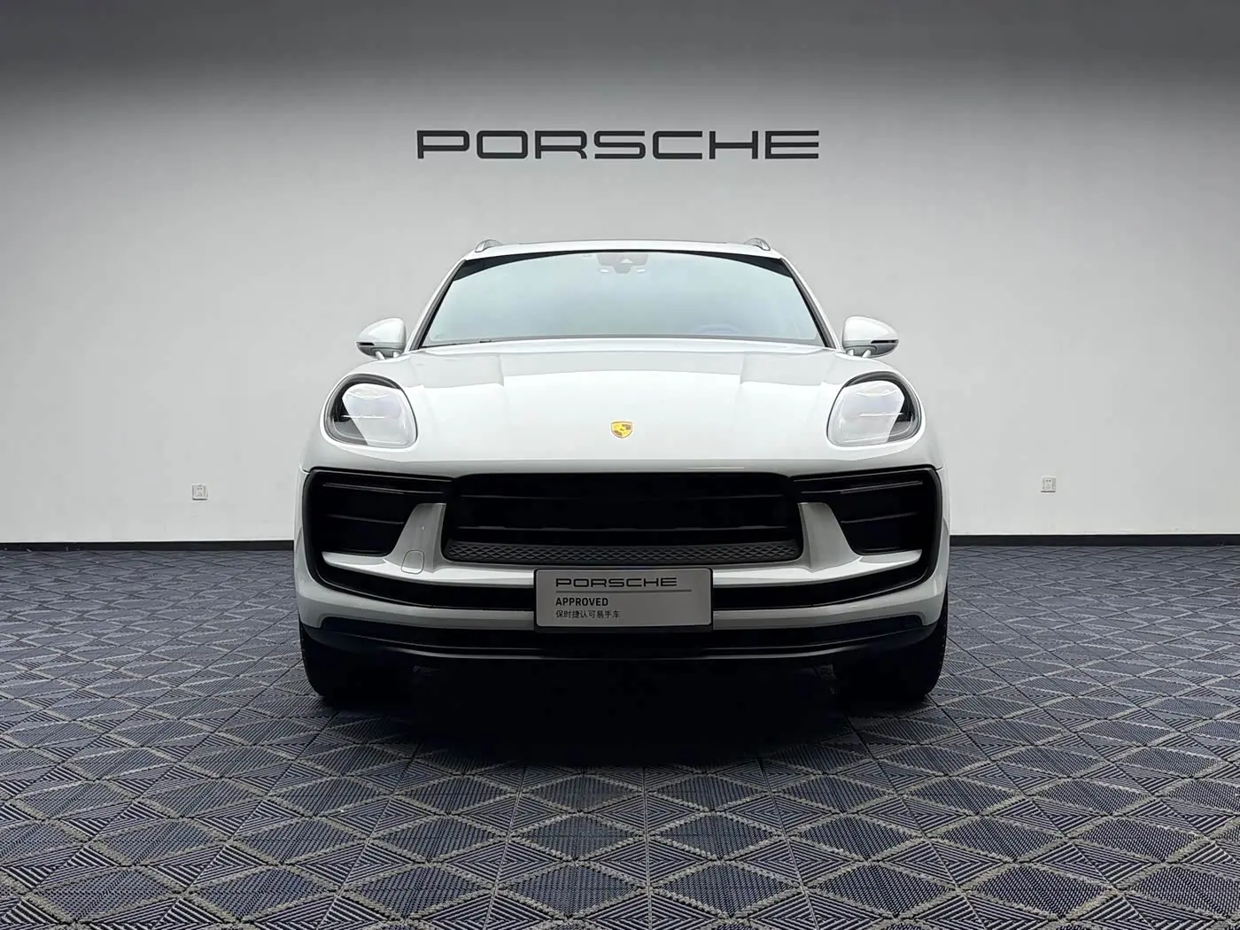 Porsche Macan 2025 — Фото 8/17