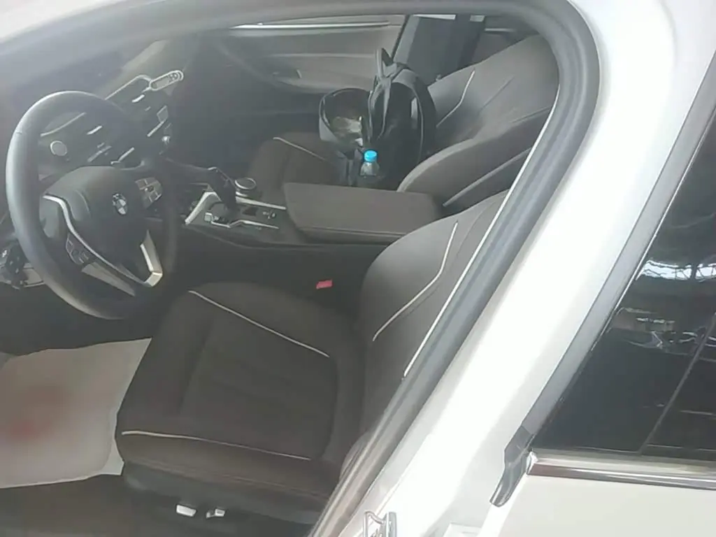 BMW 5 Series 2023 — Photo 14/19