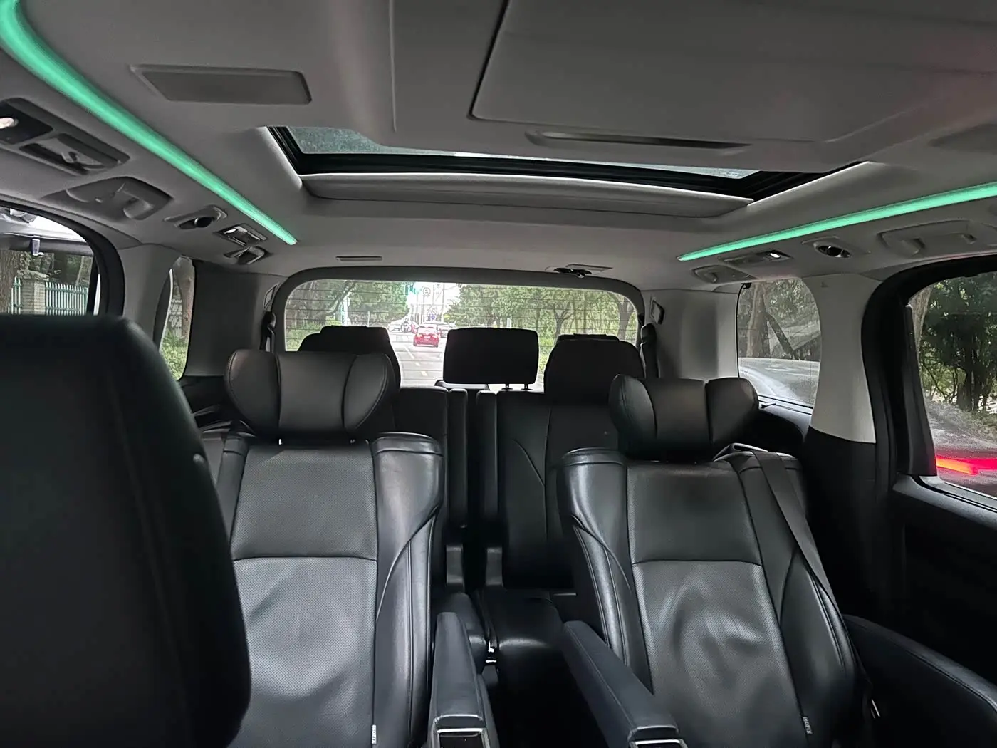 Toyota Vellfire 2022 — Photo 8/9