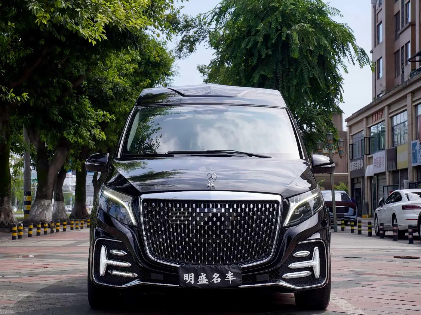 Mercedes-Benz V-Class 2024 — Photo 2/20