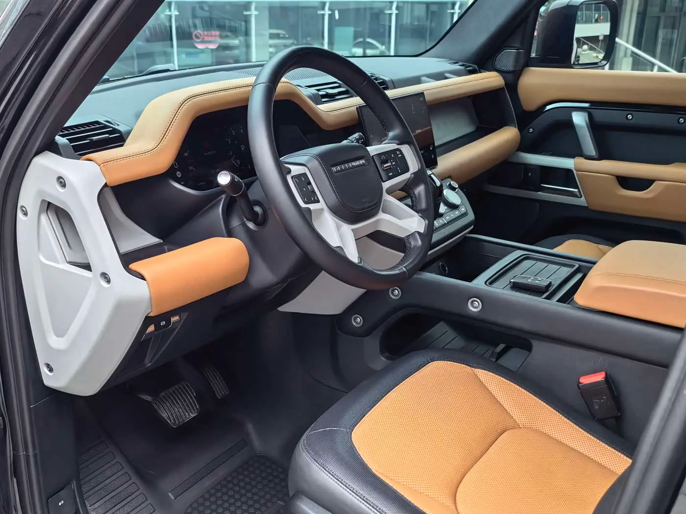 Land Rover Defender 2023 — Photo 7/19