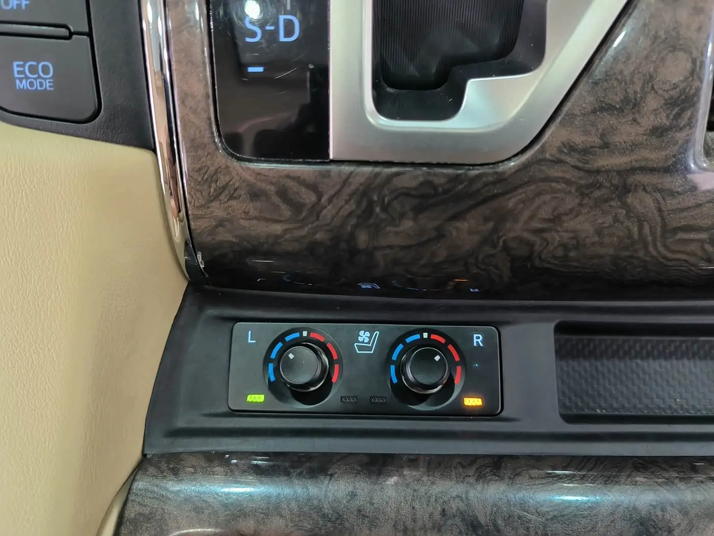 Toyota Alphard 2021 — Photo 14/20