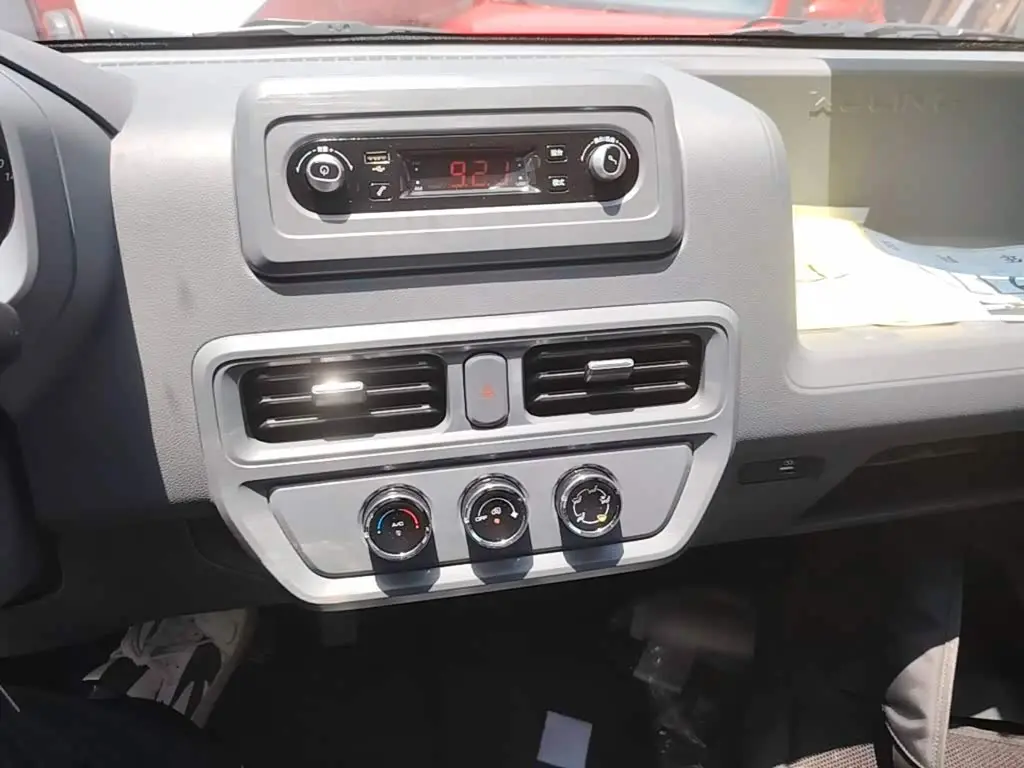 Wuling Motors Wuling Yangguang 2026 — Photo 13/20