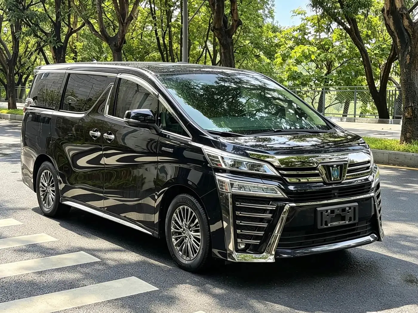 Toyota Vellfire 2021 — Photo 3/20