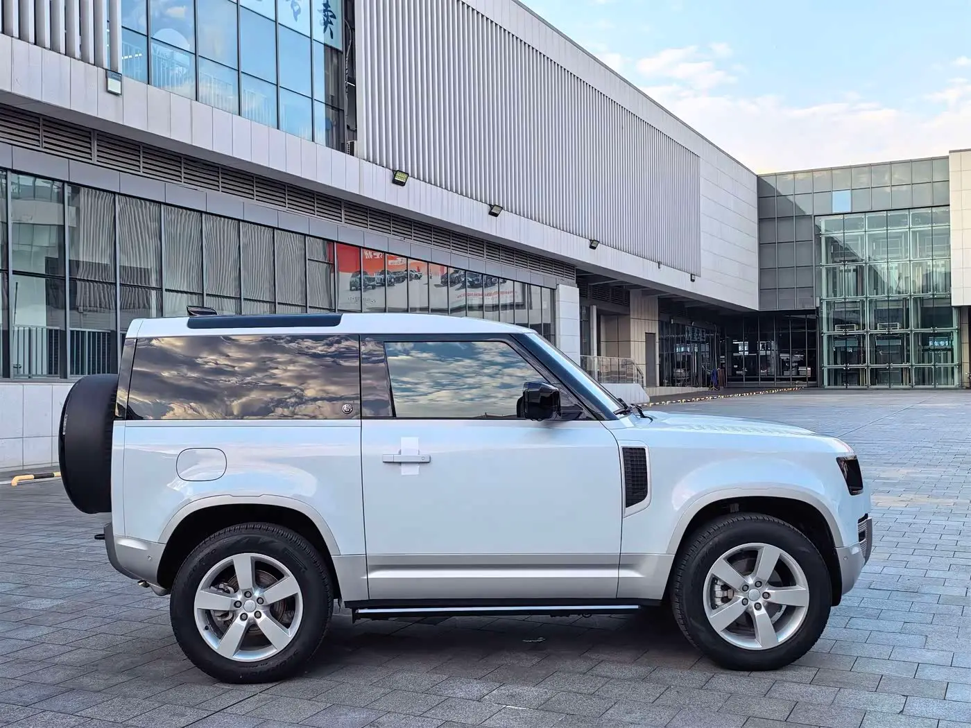 Land Rover Defender 2022 — Фото 18/19