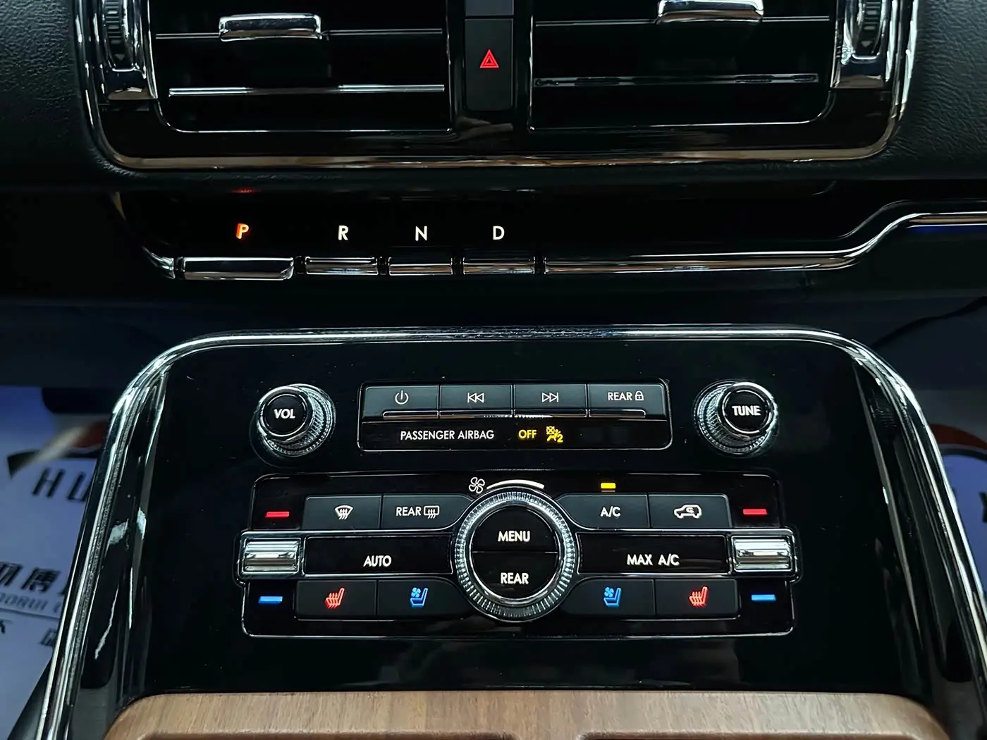 Lincoln Navigator 2018 — Photo 12/20