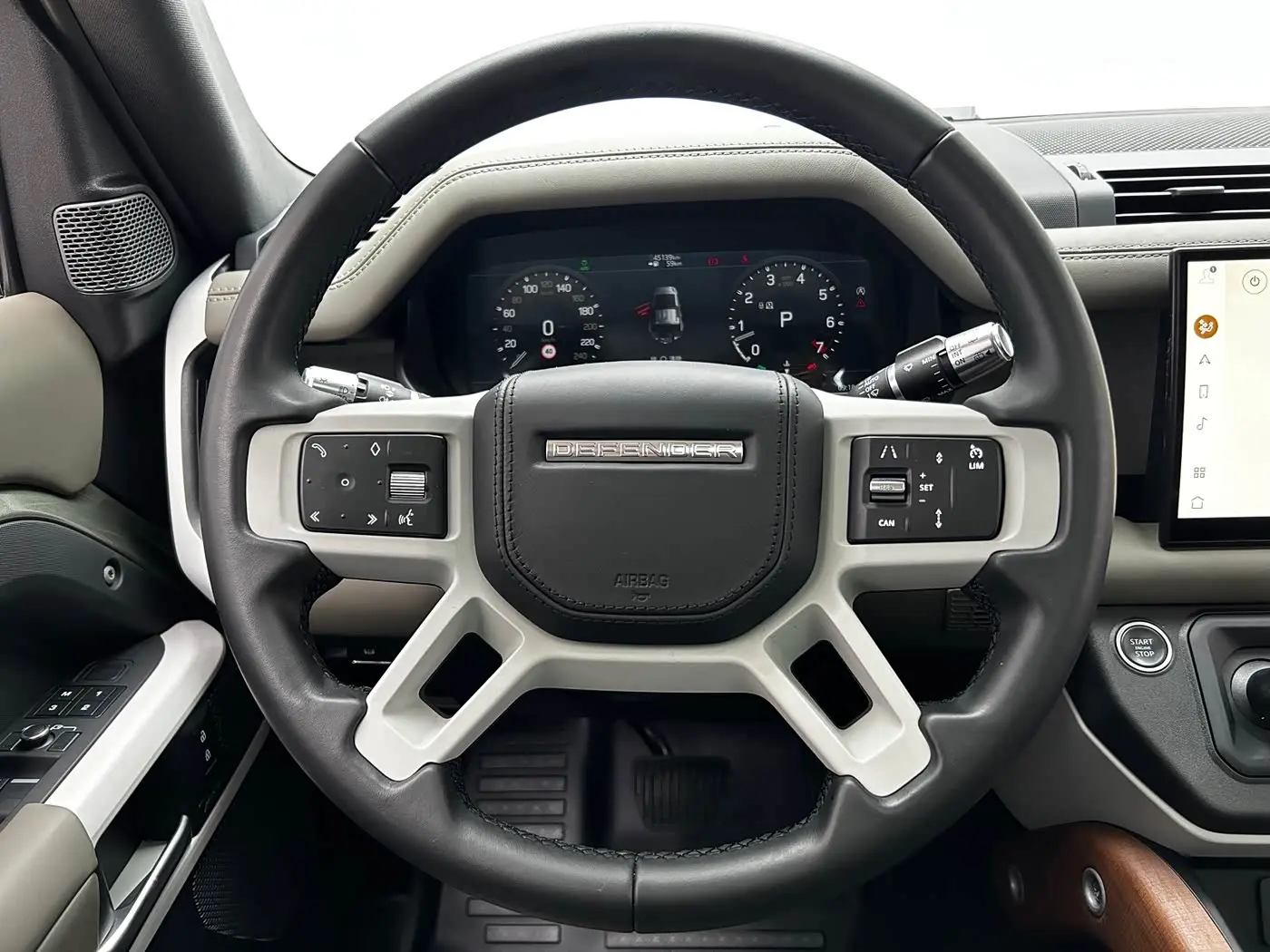 Land Rover Defender 2022 — Photo 12/20