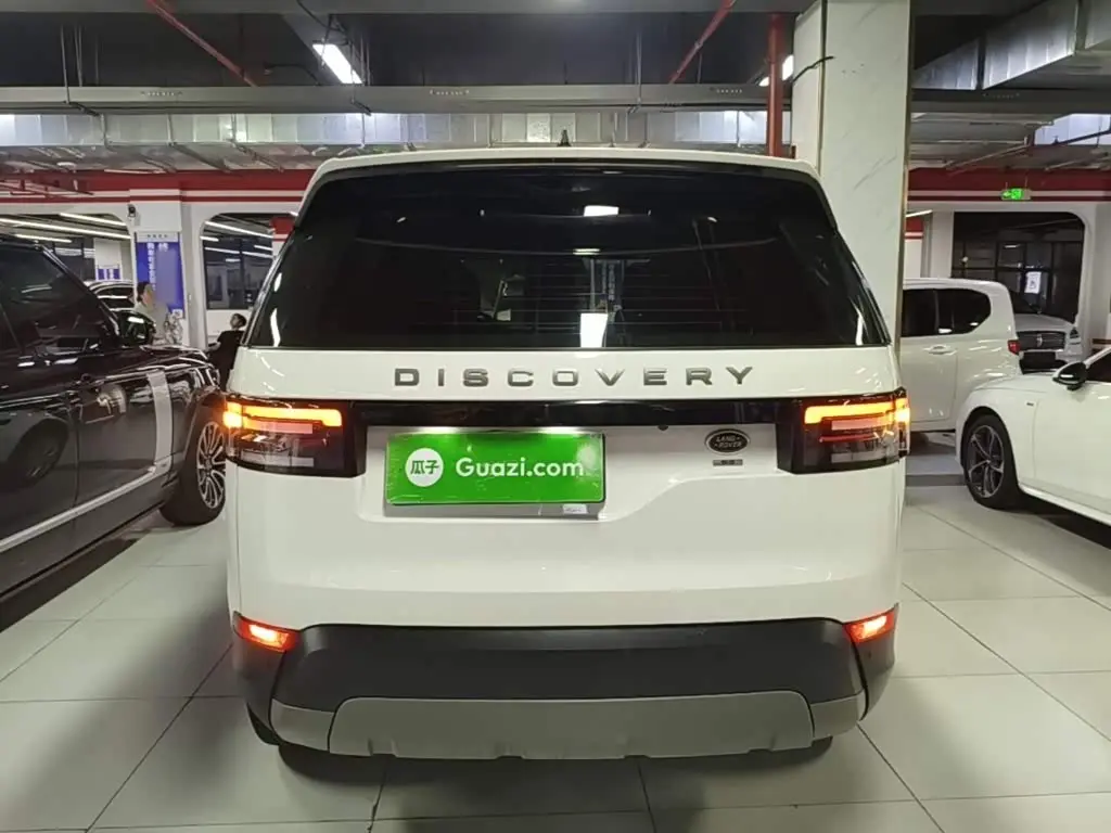 Land Rover Discovery 2018 — Photo 6/20
