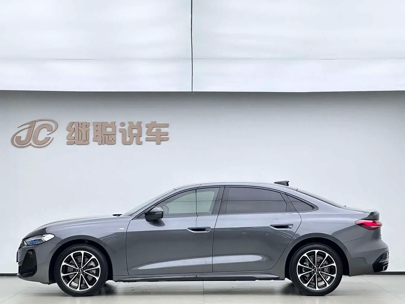 Audi A5L 2025 — Photo 4/16