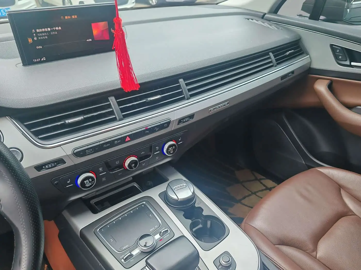 Audi Q7 2019 — Photo 7/20