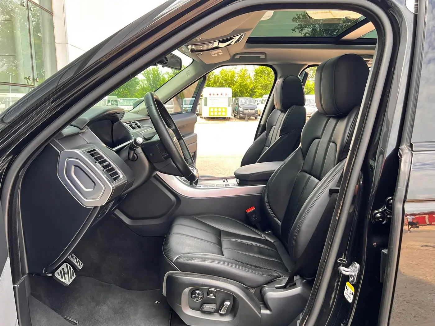 Land Rover Range Rover Sport 2017 — ფოტო 17/20