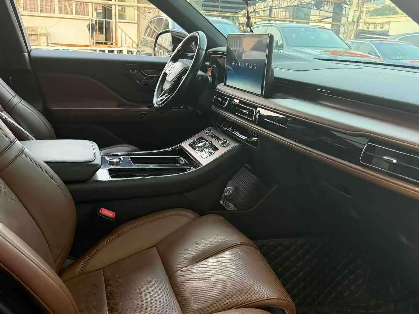 Lincoln Aviator 2021 — Photo 3/5
