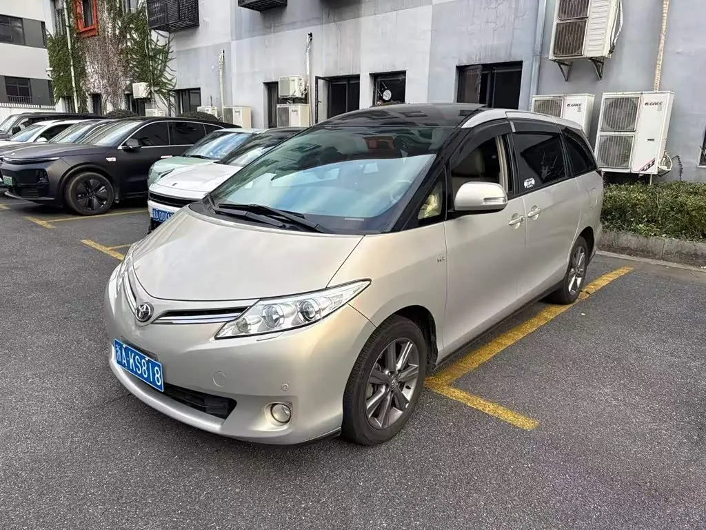 Toyota Previa 2012 — Фото 1/10