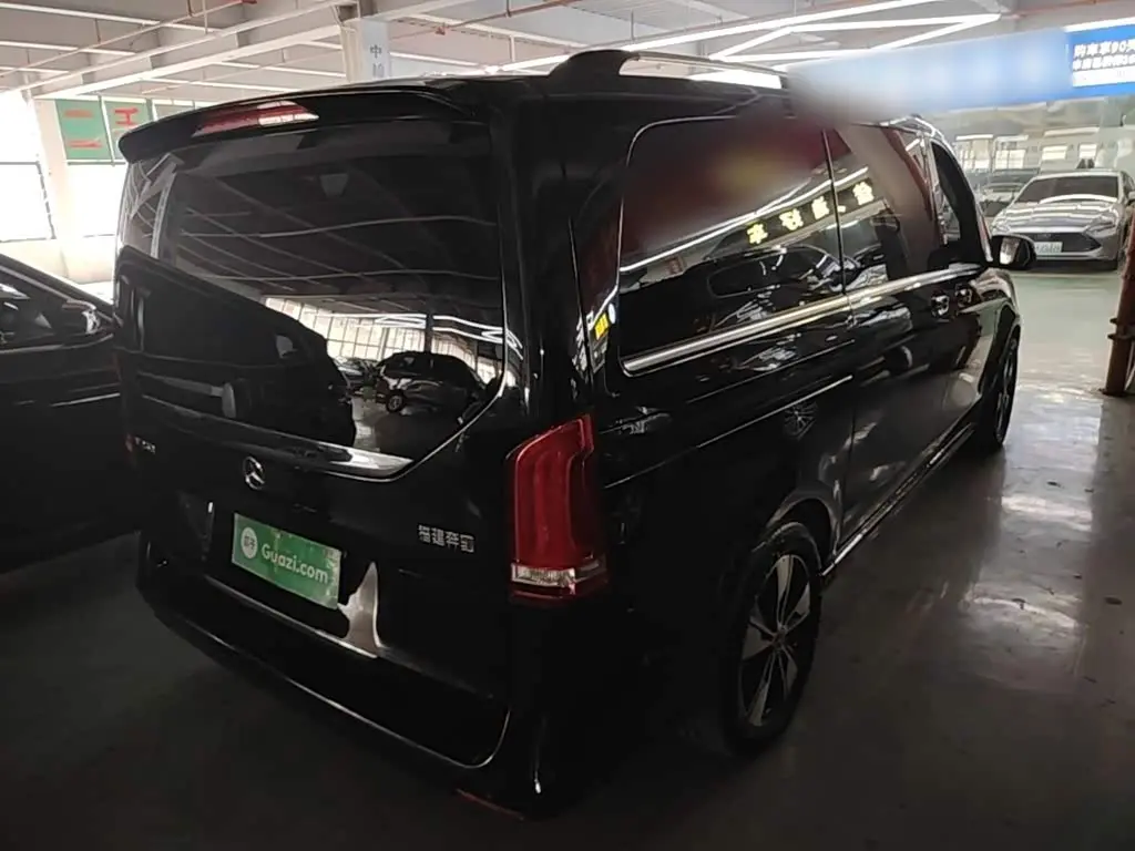 Mercedes-Benz V-Class 2021 — Photo 7/20