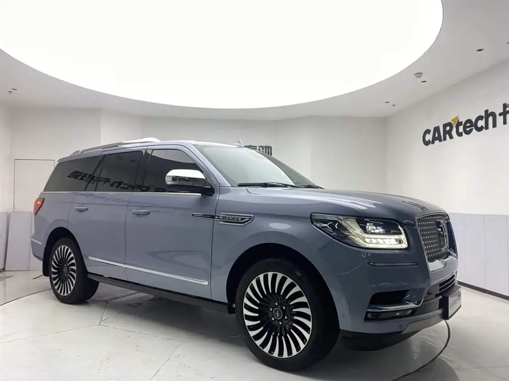 Lincoln Navigator 2023 — Фото 2/20