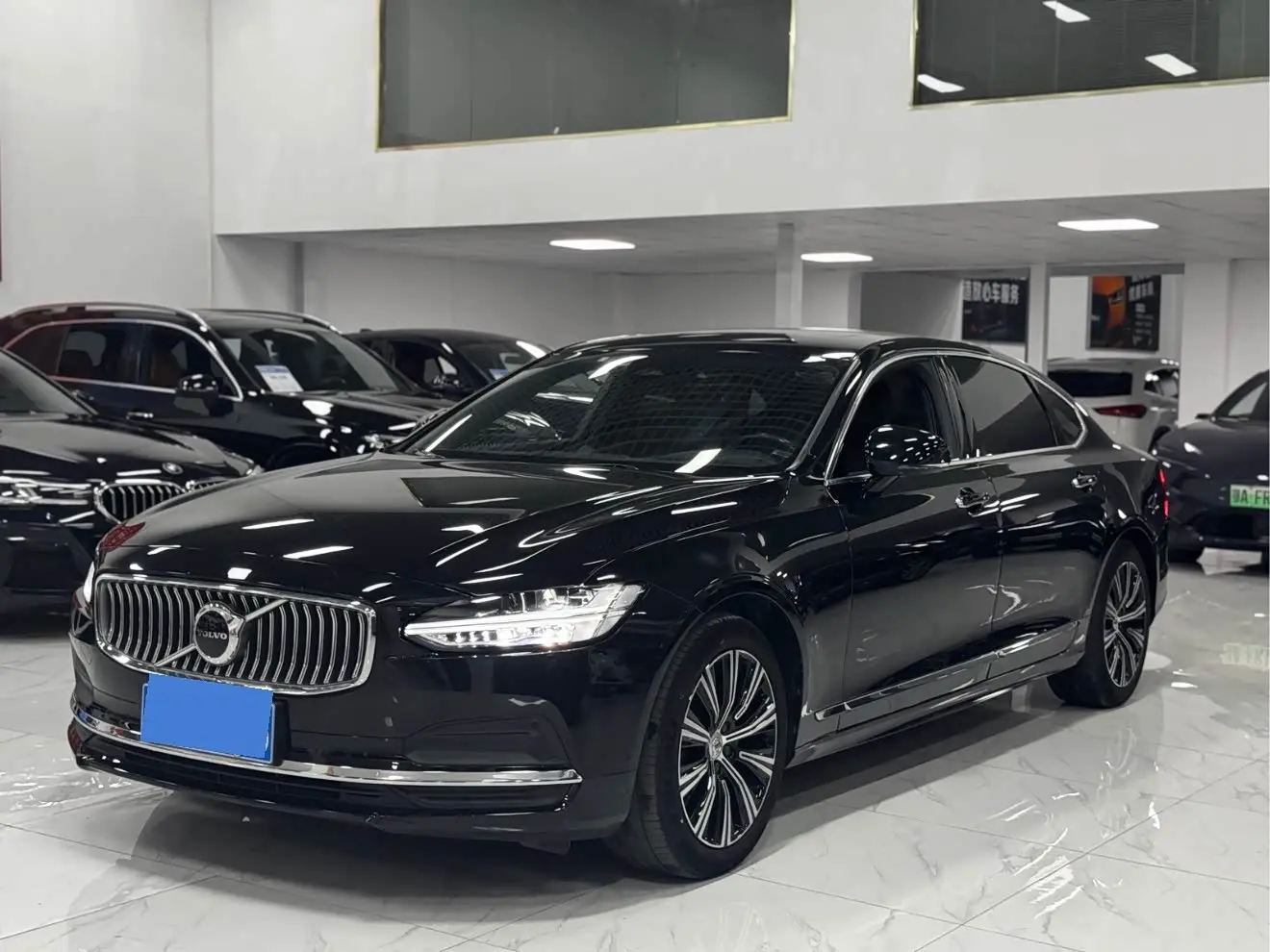 Volvo S90 2022 — Фото 1/13